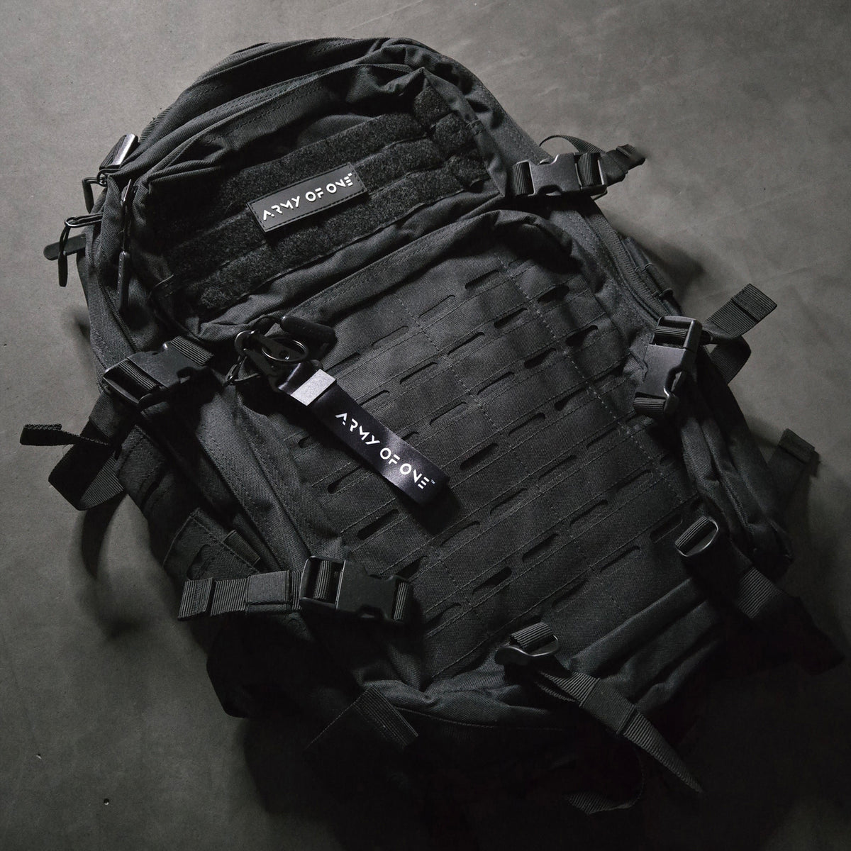 𝗧𝗛𝗘 𝗢𝗡𝗘 - 45L Pack (Black / White)